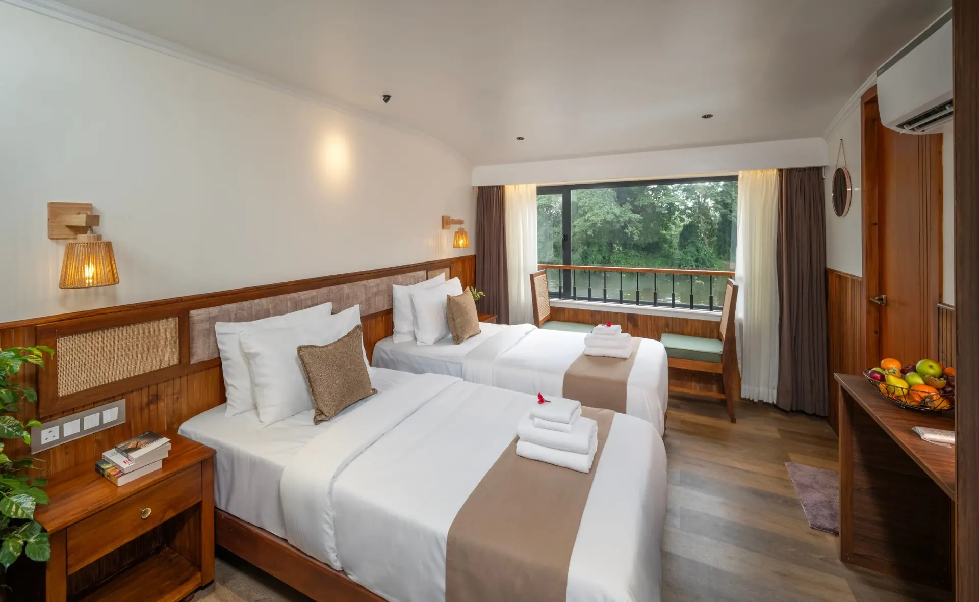 Essential Suite premium Kerala houseboat twin bedroom with river view
